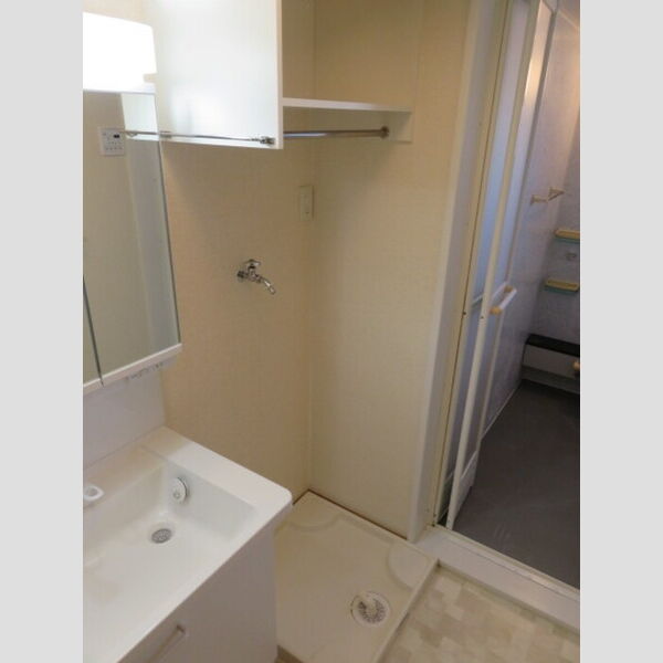 洗面所 (洗濯機置場、上部棚付き)