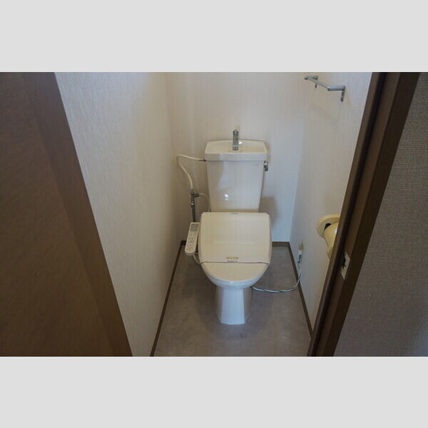 トイレ (トイレ)