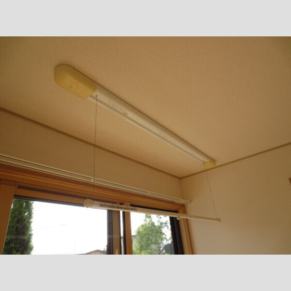 その他 (DKに室内物干し付です)