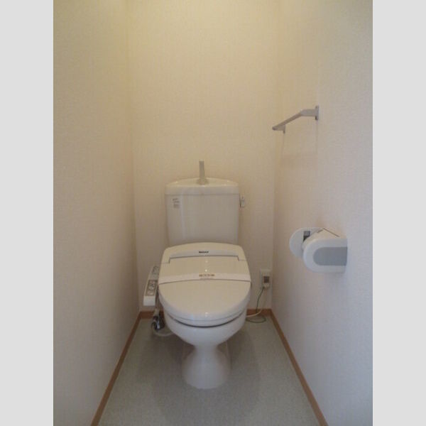 トイレ (温水洗浄便座付です)