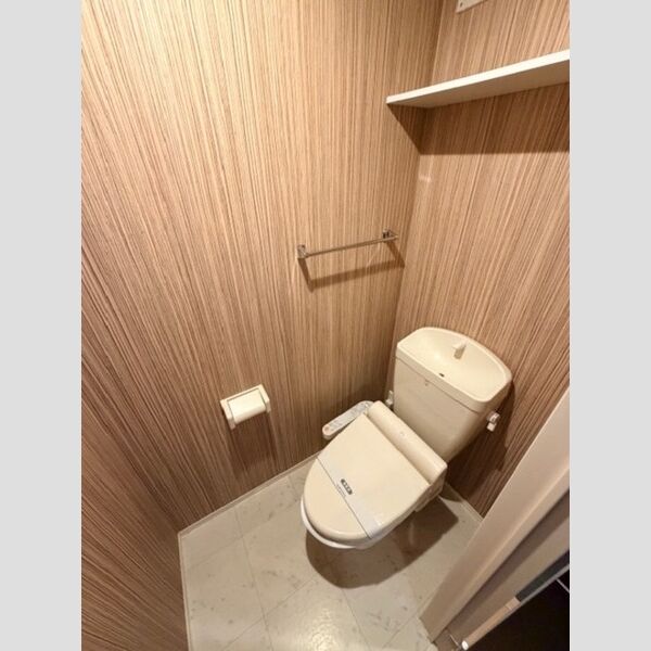 トイレ (トイレ)