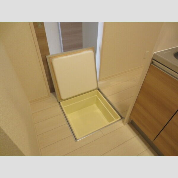 その他 (床下収納)