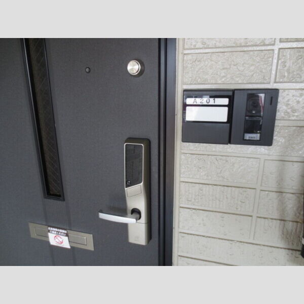 その他設備 (ICカードキーとTVインターホンが付いています)