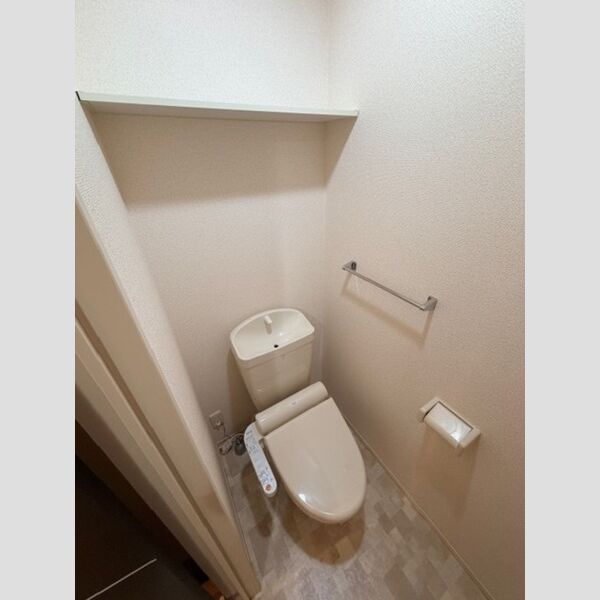 トイレ (トイレ)