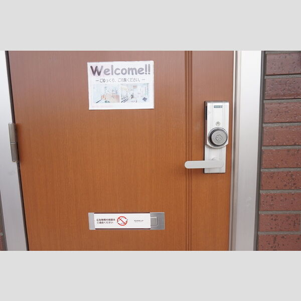 玄関 (エスポワール　A102　玄関はカードキータイプです!)