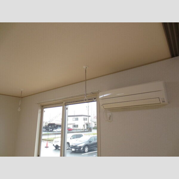 その他設備 (LDKに室内物干しとエアコン付です)