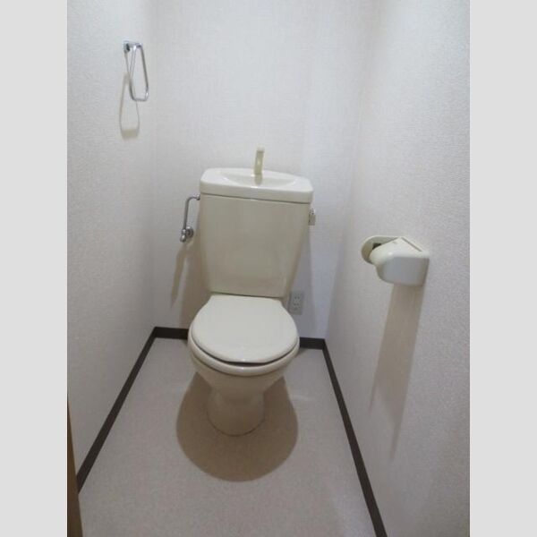 トイレ (トイレ)