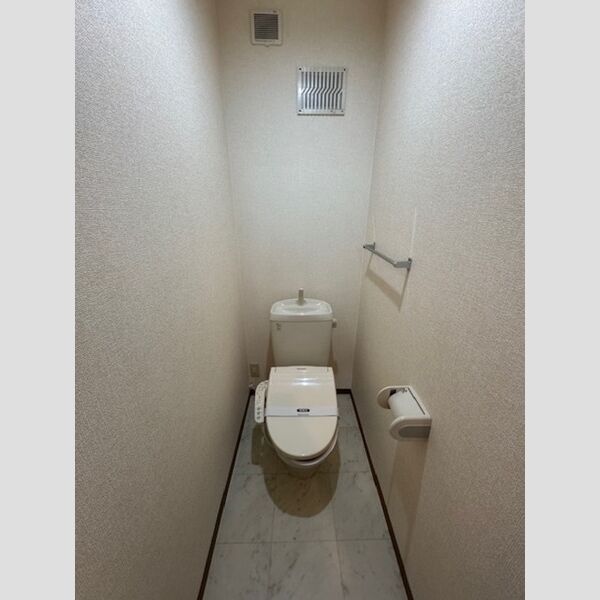 トイレ (トイレ)