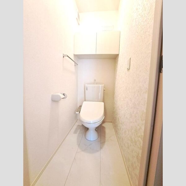 トイレ (トイレ)