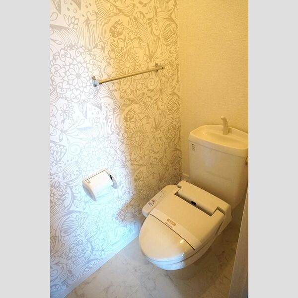 トイレ (トイレ)