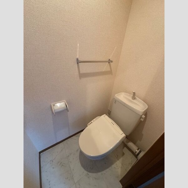 トイレ (トイレ)