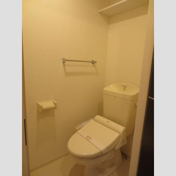 トイレ (温水洗浄便座が付いています)