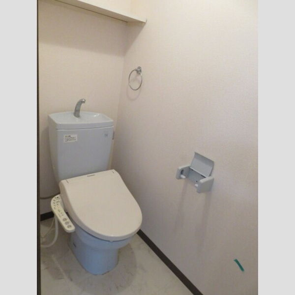 トイレ (トイレ)