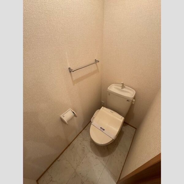 トイレ (トイレ)