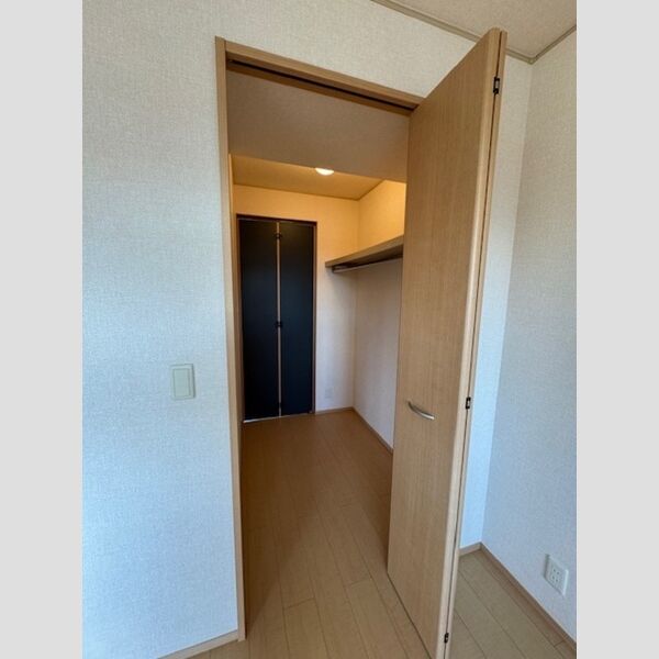 収納 (ウォークスルークローゼット)