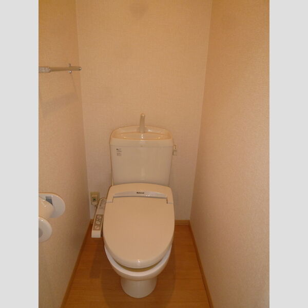 トイレ (トイレ)