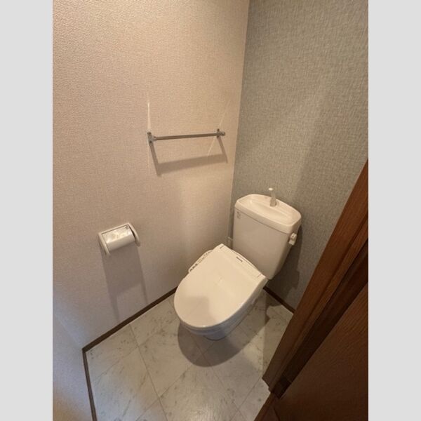 トイレ (トイレ)