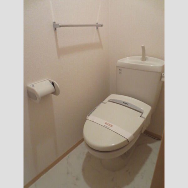 トイレ (温水洗浄便座付です)