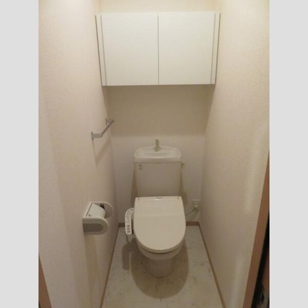 トイレ (トイレ)