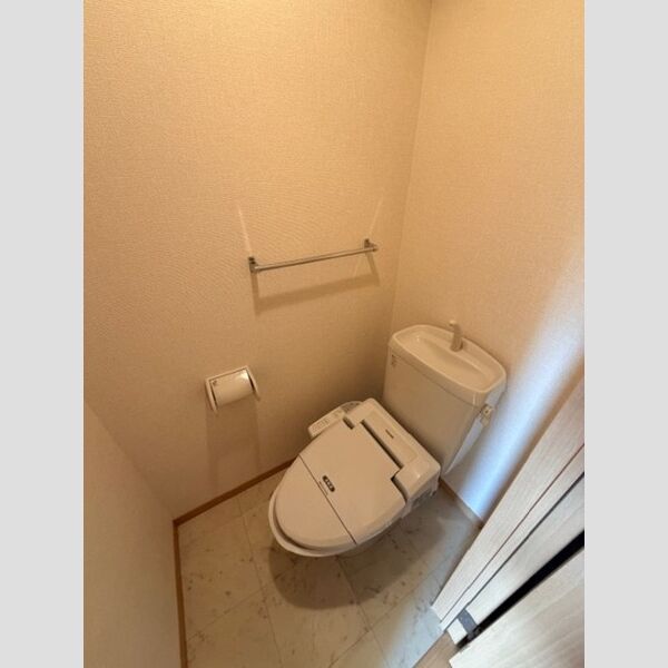 トイレ (トイレ)