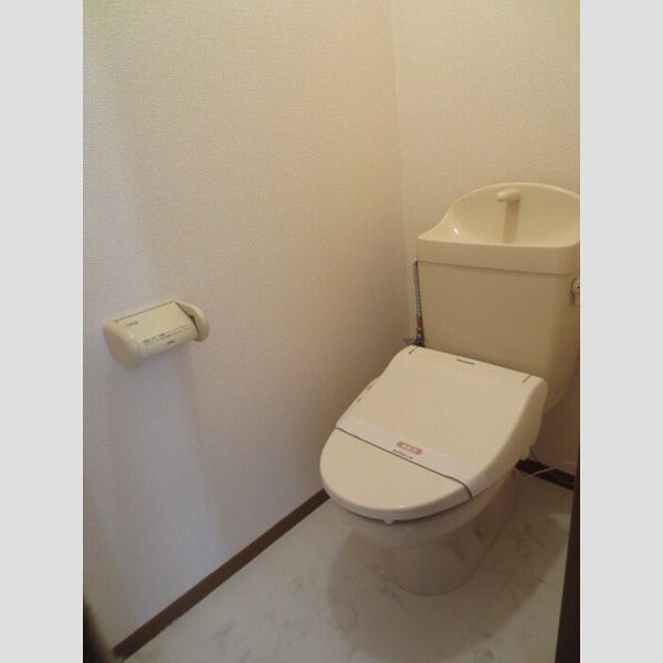 トイレ (温水洗浄便座付です)