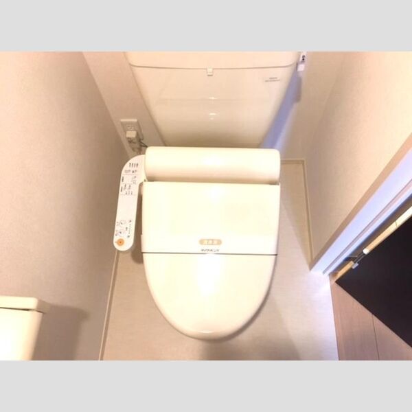 トイレ (トイレ)