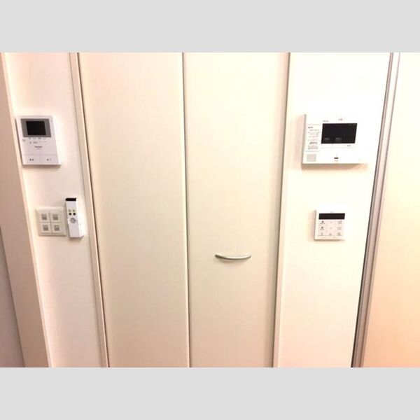 その他設備 (LDKクローゼット・セコムのセキュリティシステム)