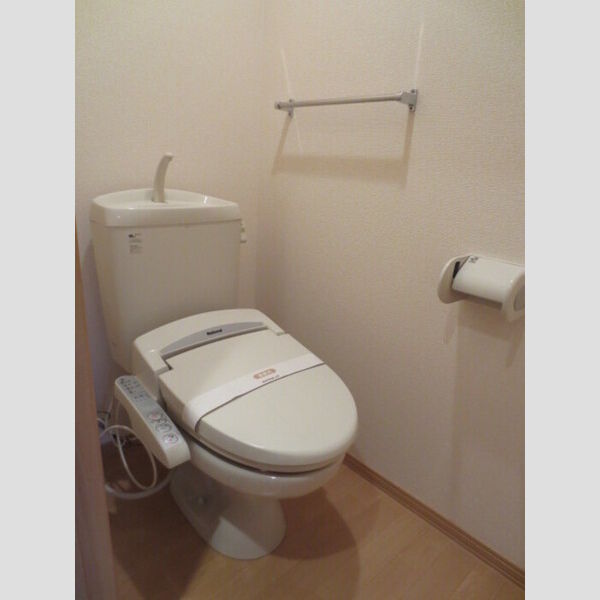 トイレ (温水洗浄便座付です)