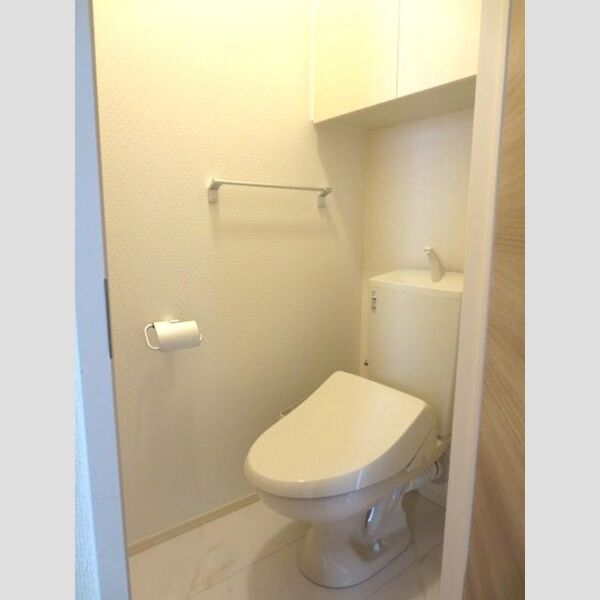 トイレ (トイレ)