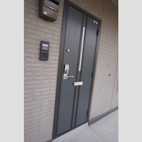 玄関 (カードキーです)