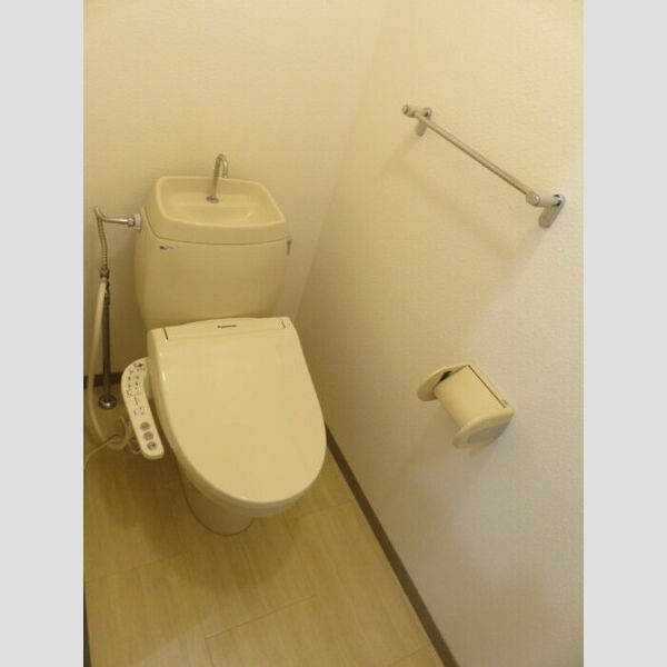 トイレ (トイレ)