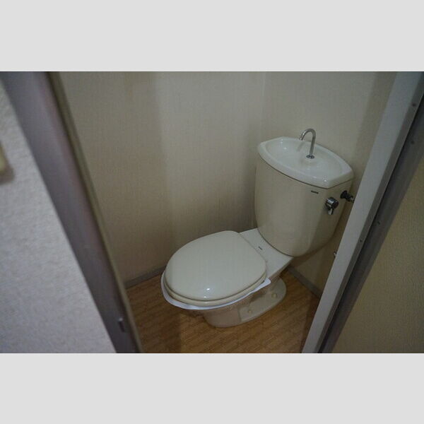 トイレ (トイレ)