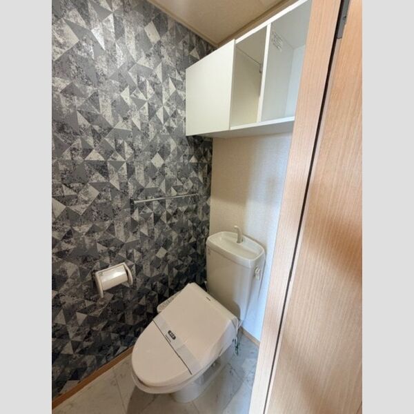 トイレ (トイレ)