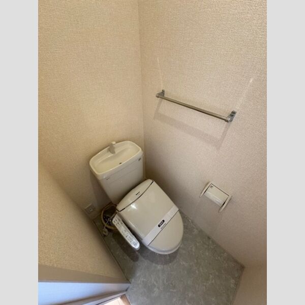 トイレ (トイレ)