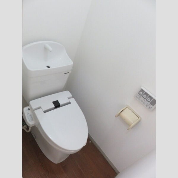 トイレ (トイレ)