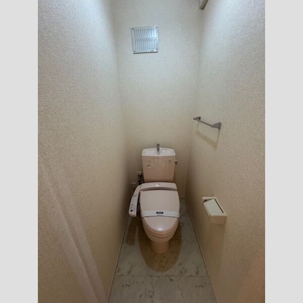 トイレ (トイレ)