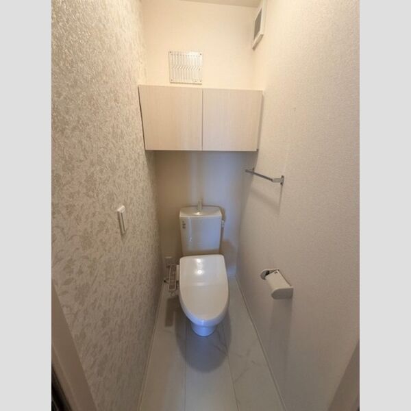 トイレ (トイレ)