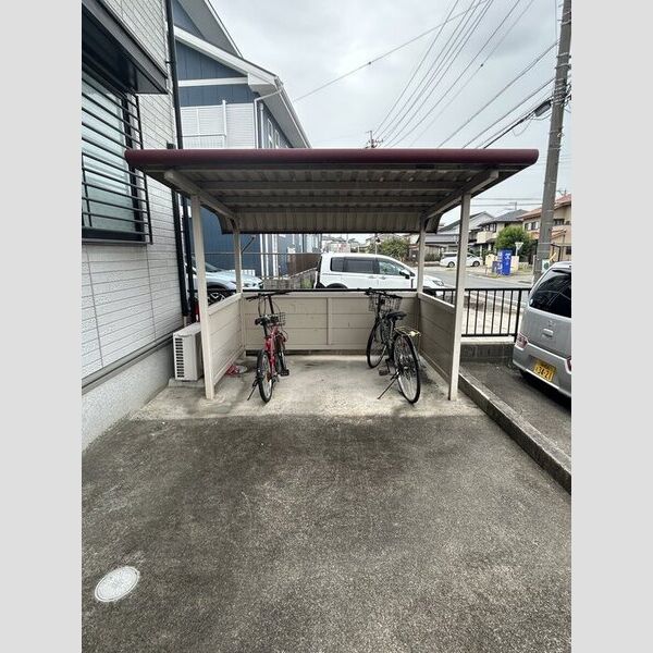 現地周辺 (駐輪場)