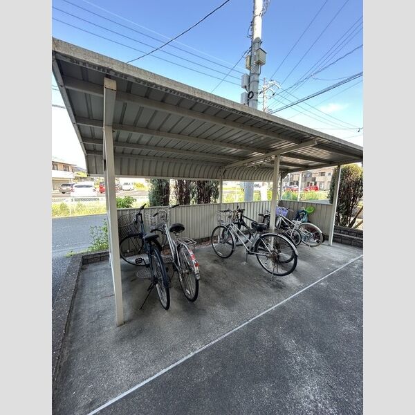 現地周辺 (駐輪場)