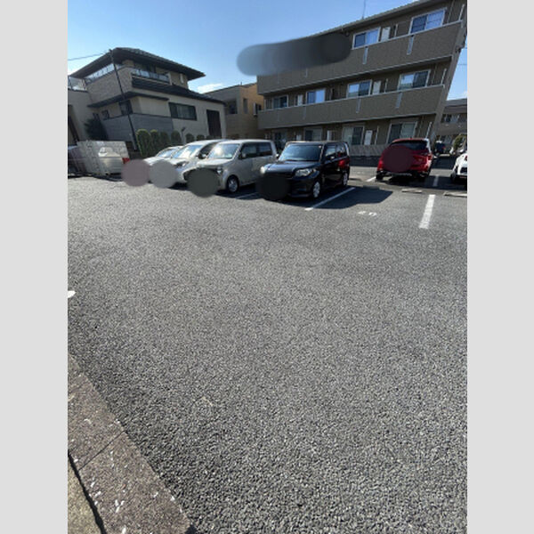 駐車場 (駐車場~建物外観)