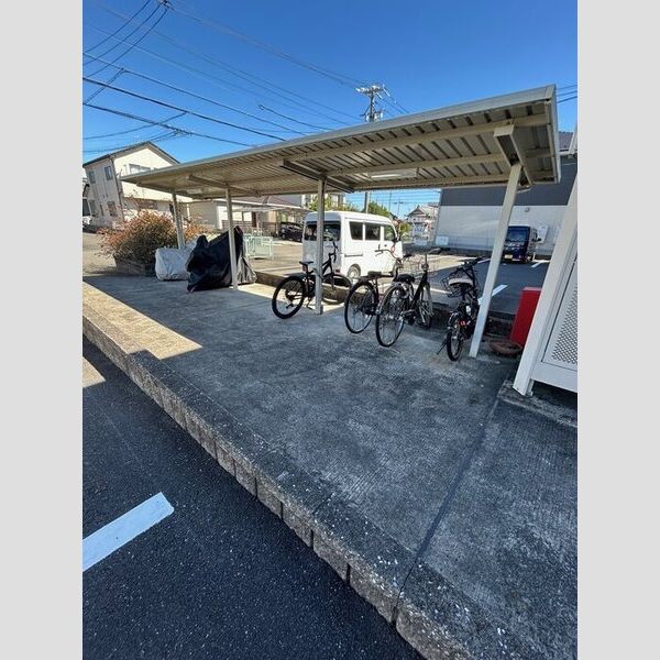 現地周辺 (駐輪場)