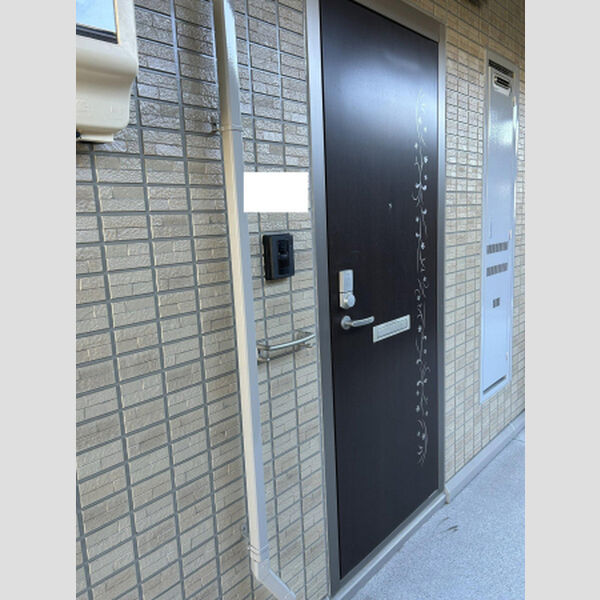 現地周辺 (共用廊下～玄関)