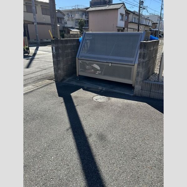 エントランス (ゴミ収集場)