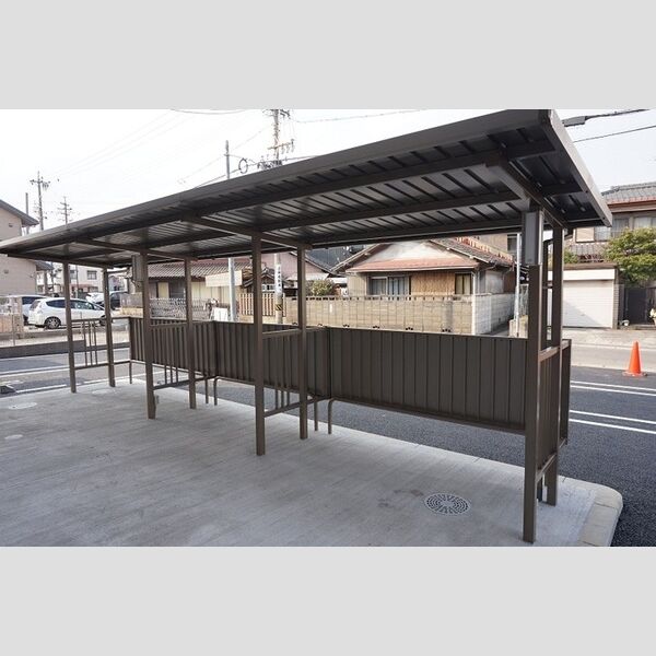 現地周辺 (駐輪場)