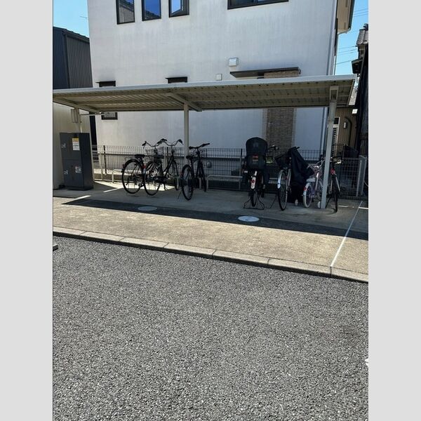現地周辺 (駐輪場)