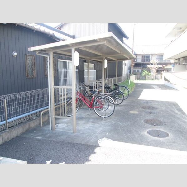 現地周辺 (駐輪場)