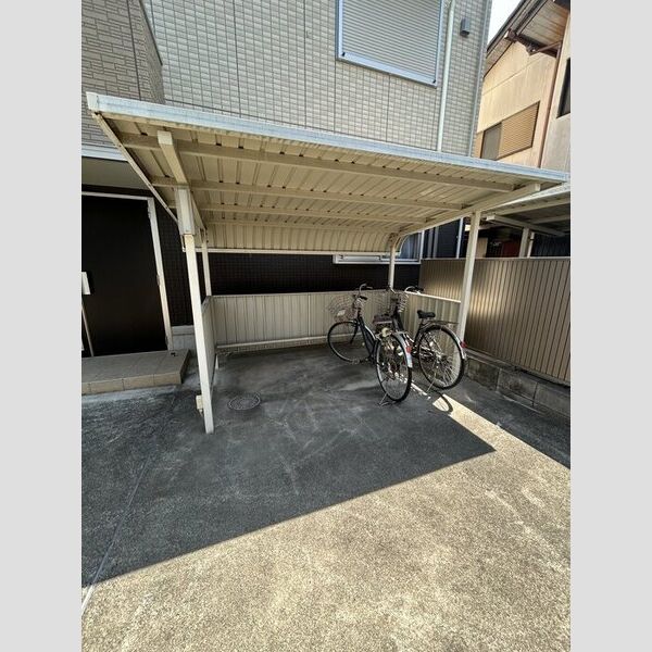 現地周辺 (駐輪場)
