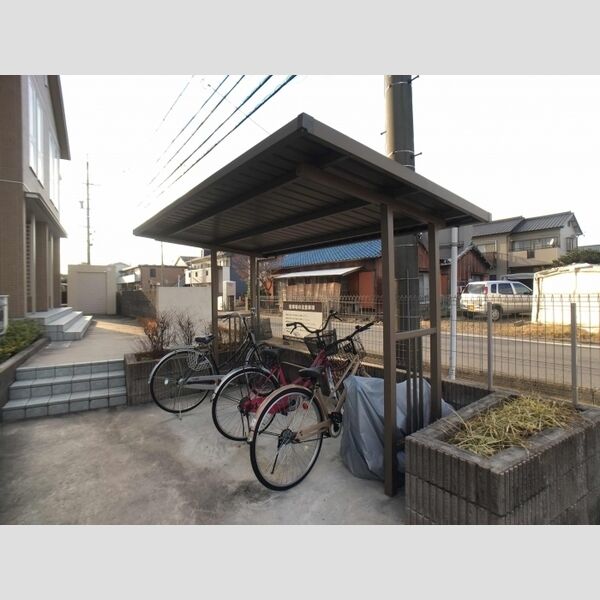 現地周辺 (駐輪場)