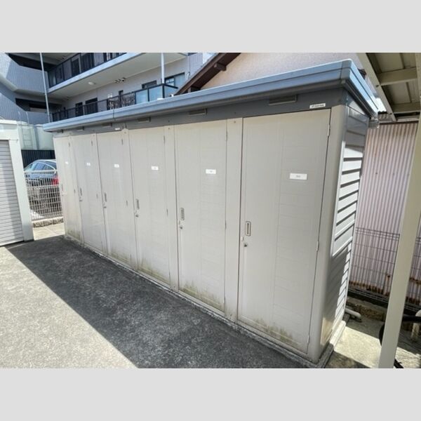 現地周辺 (物置)