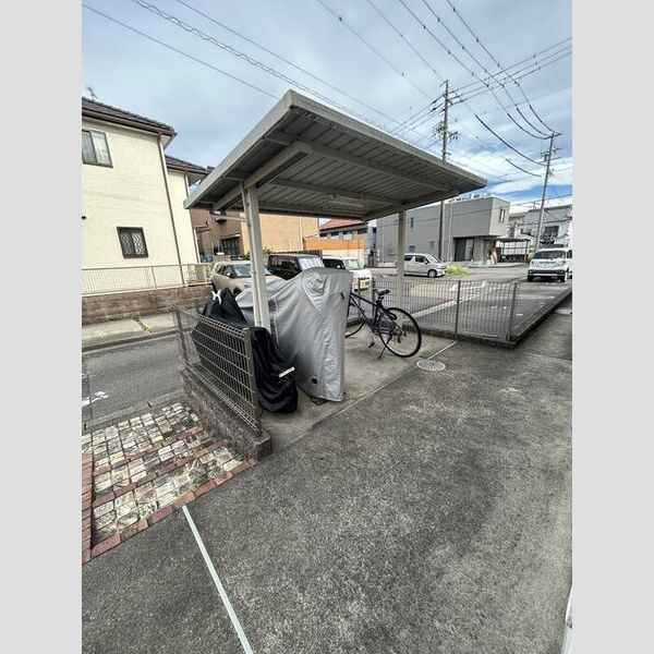現地周辺 (駐輪場)